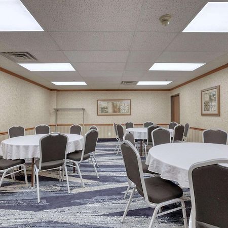 Comfort Suites Appleton Airport Exterior foto