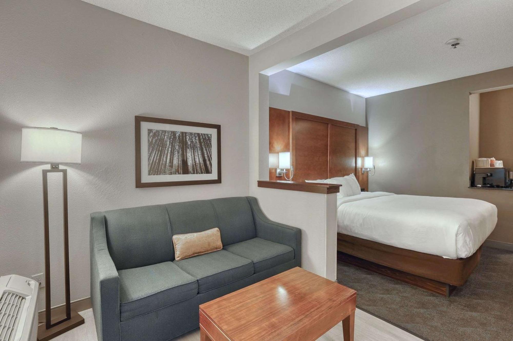 Comfort Suites Appleton Airport Exterior foto