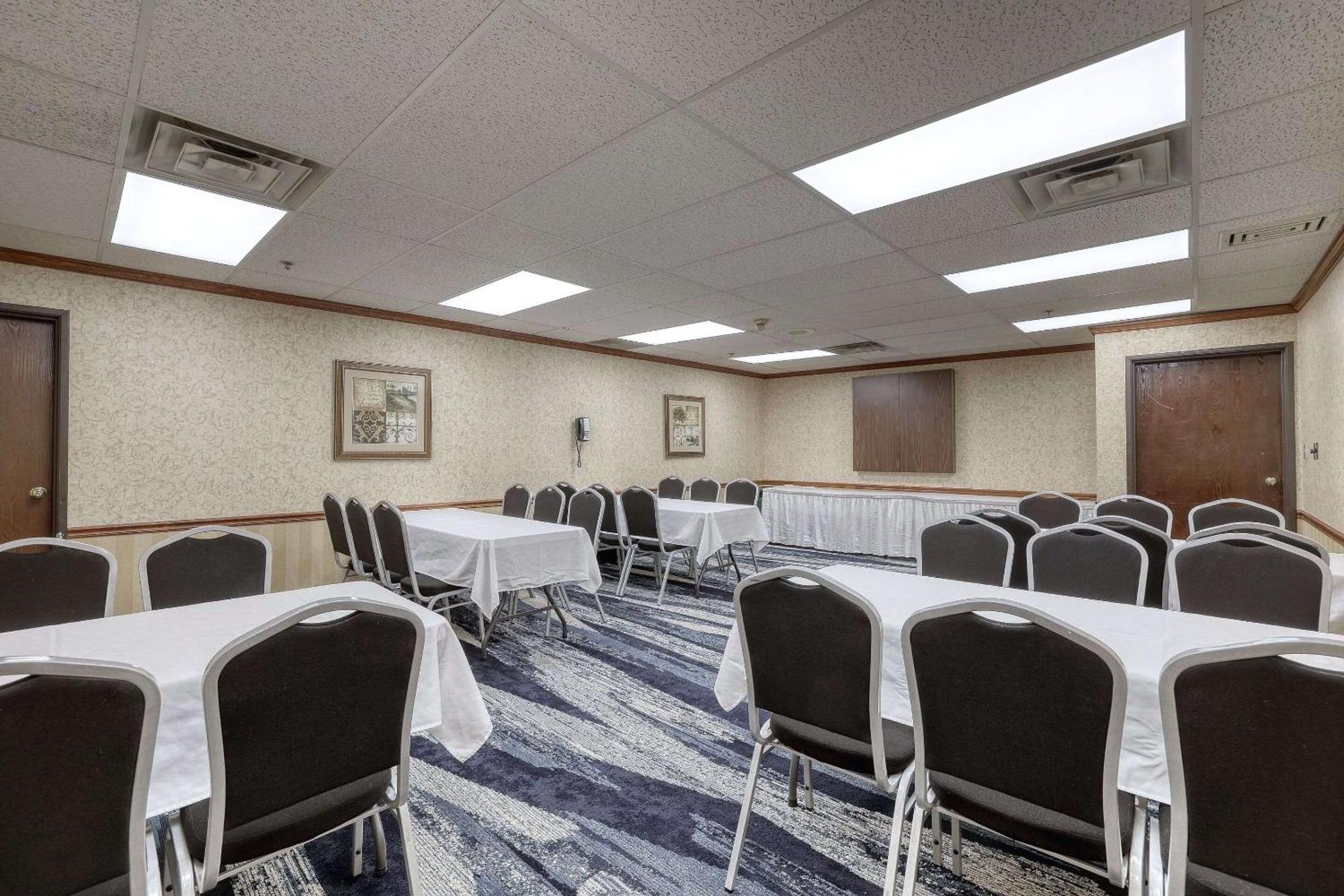 Comfort Suites Appleton Airport Exterior foto