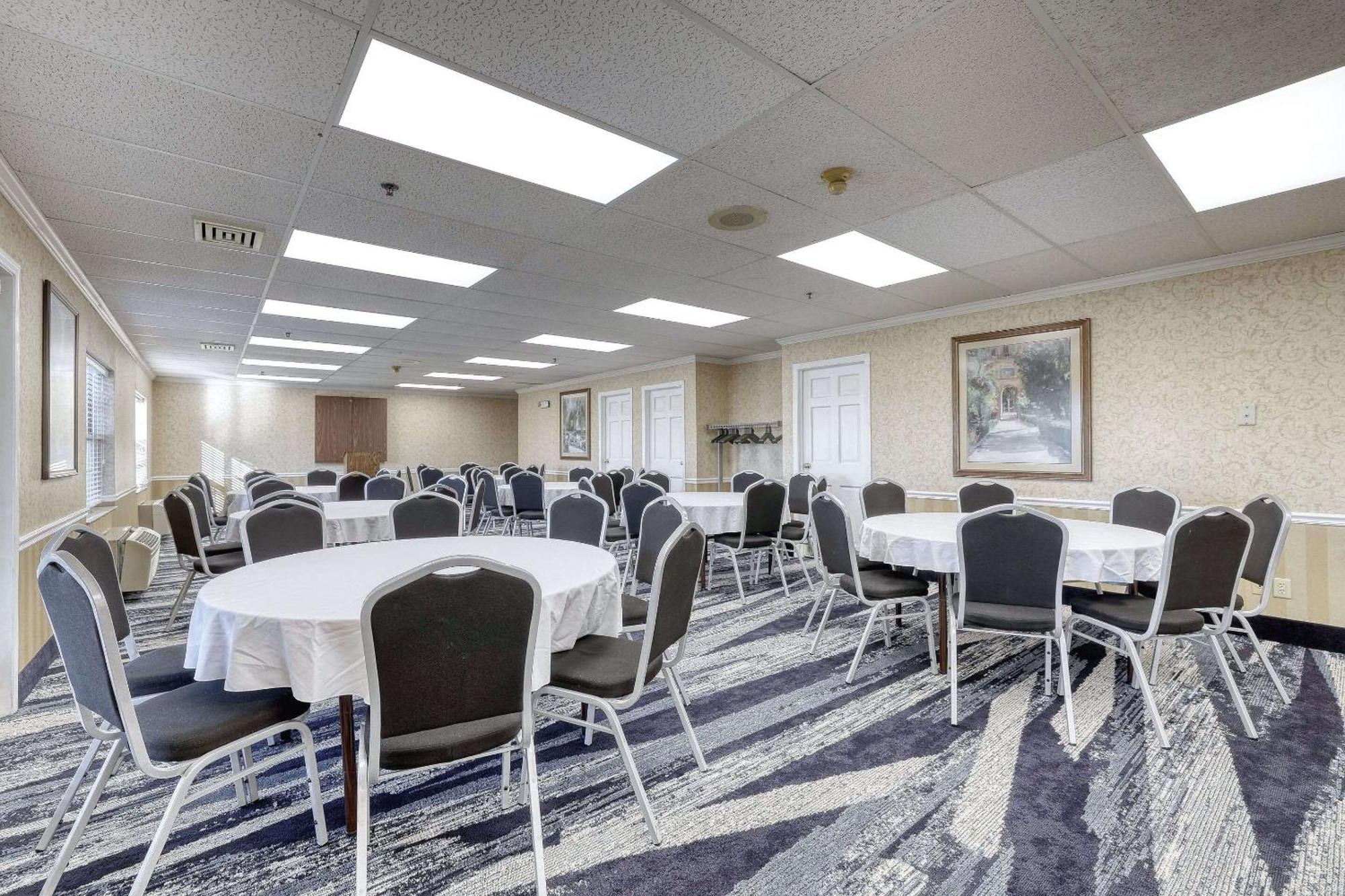 Comfort Suites Appleton Airport Exterior foto