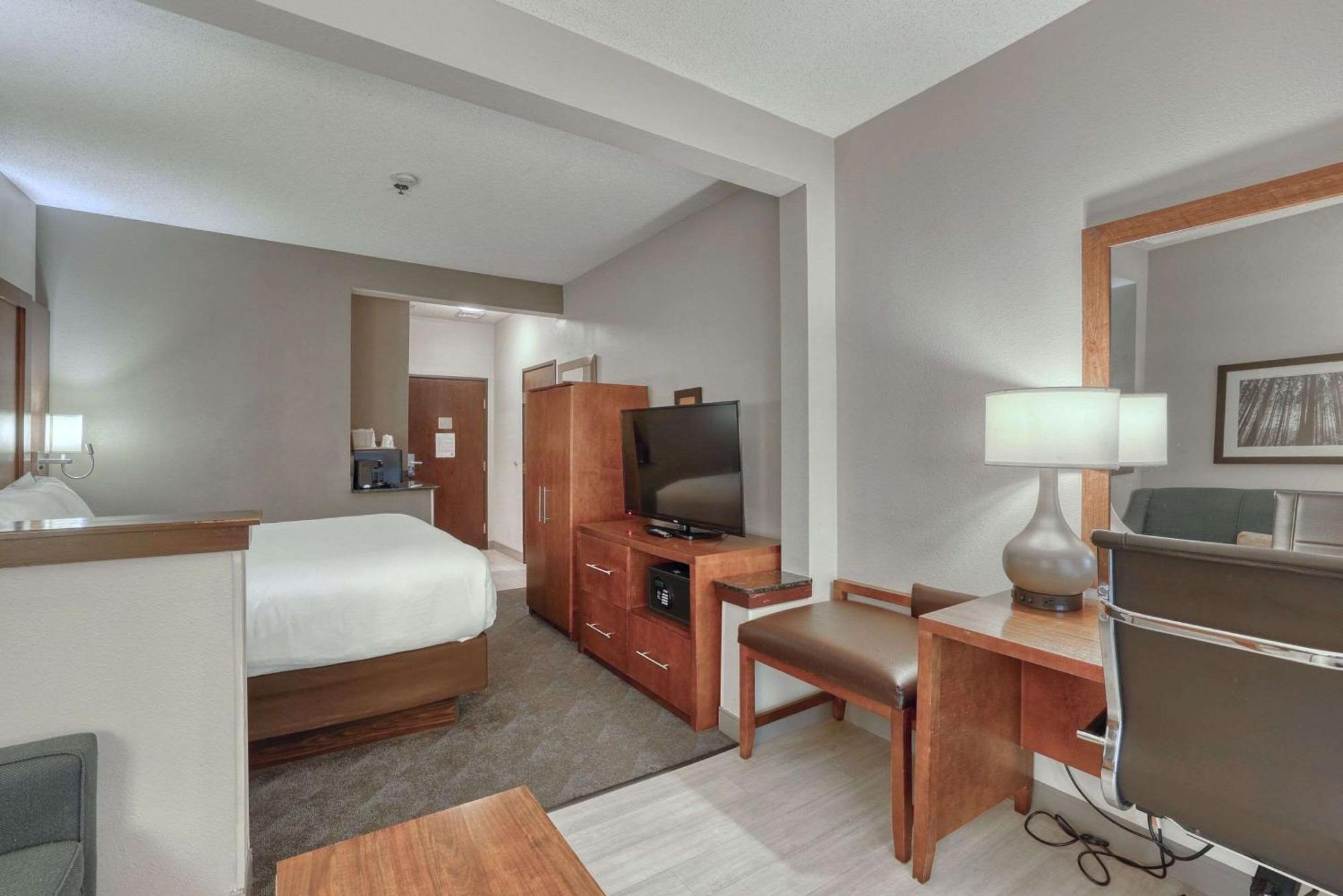 Comfort Suites Appleton Airport Exterior foto
