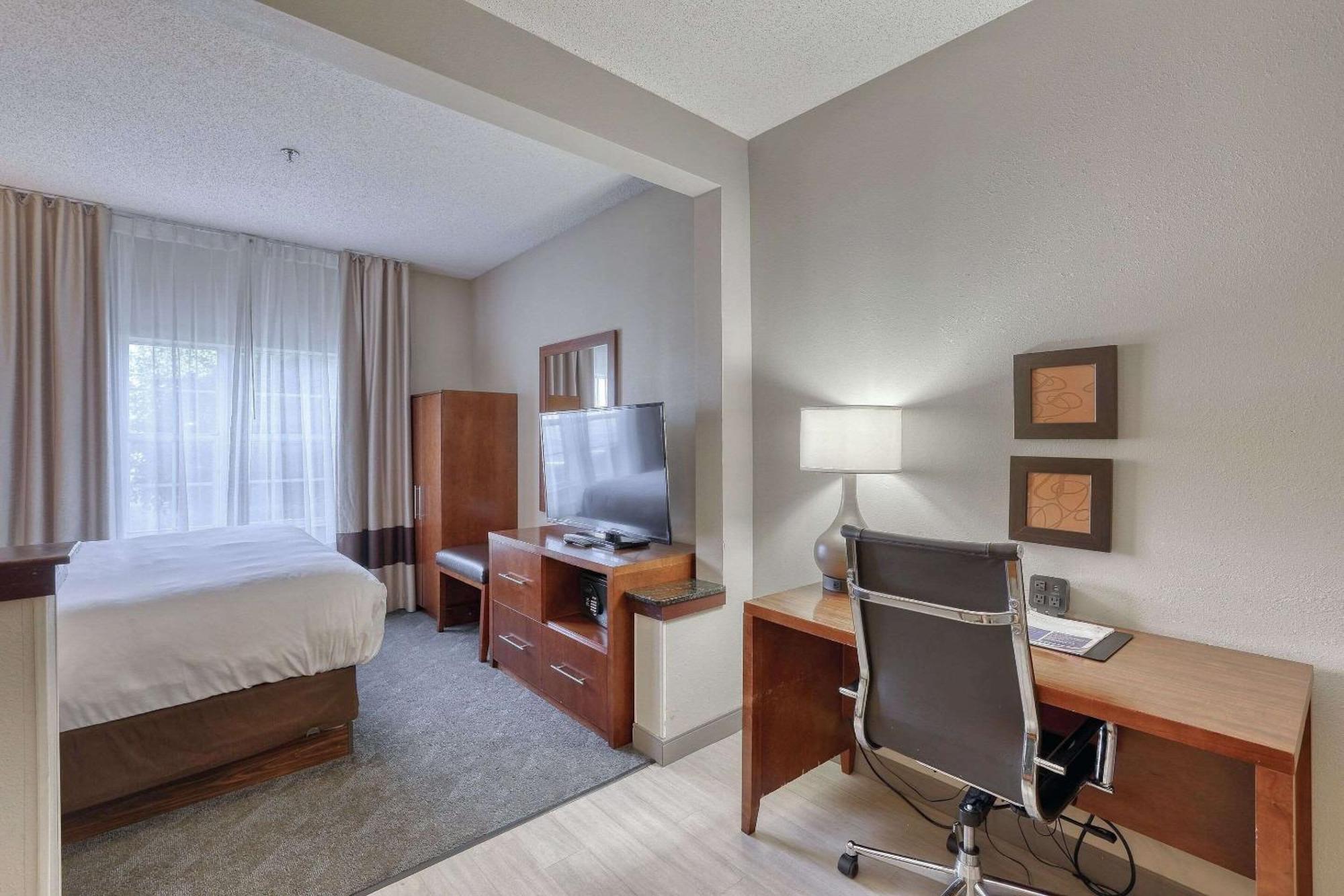 Comfort Suites Appleton Airport Exterior foto