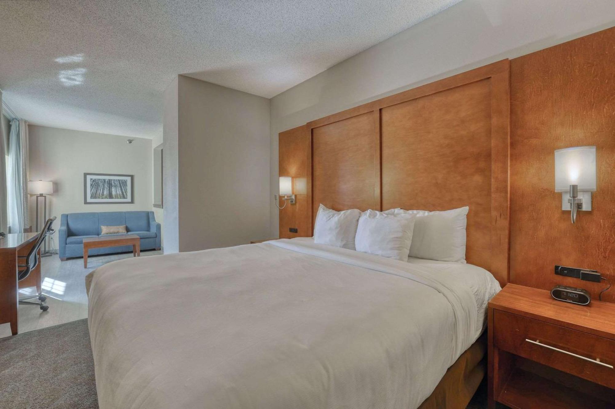 Comfort Suites Appleton Airport Exterior foto